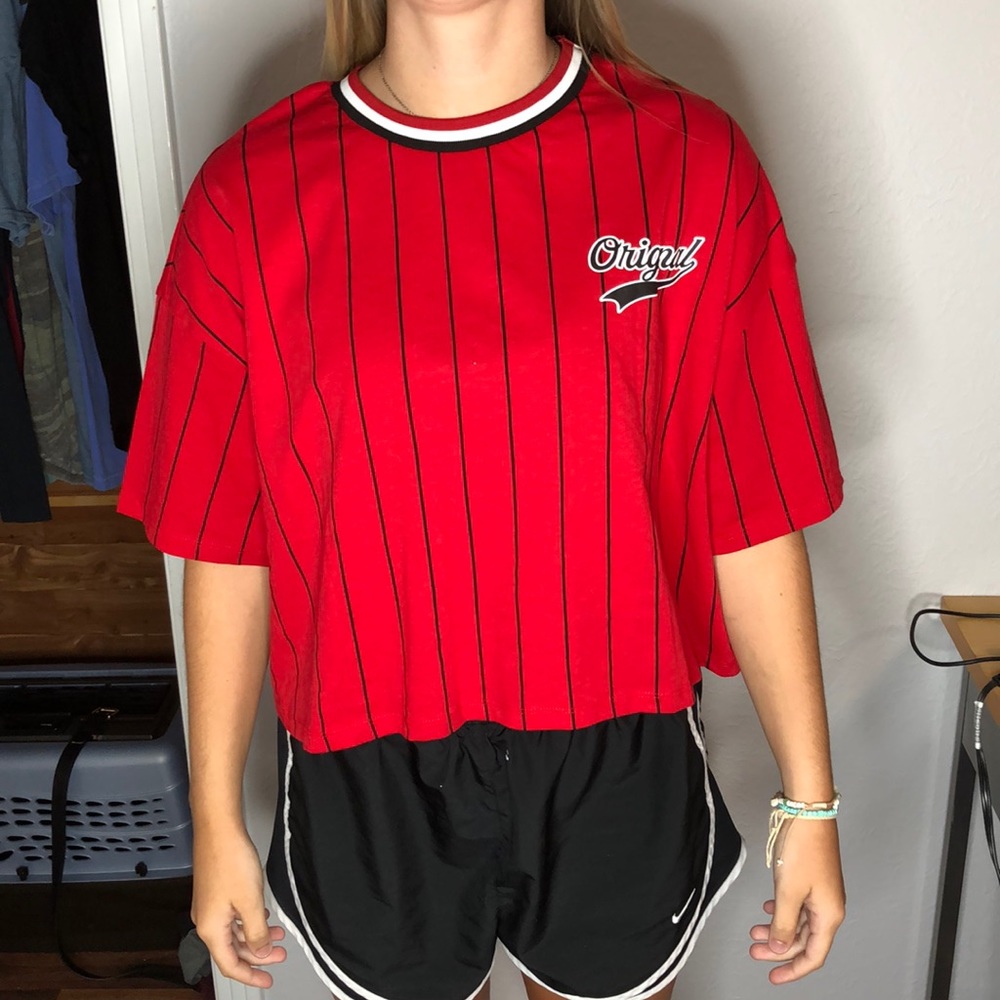 red kinda crop tee shirt from h&m